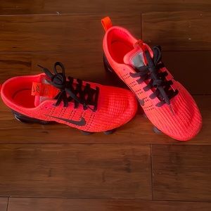 Youth Nike Vapor Max size 4